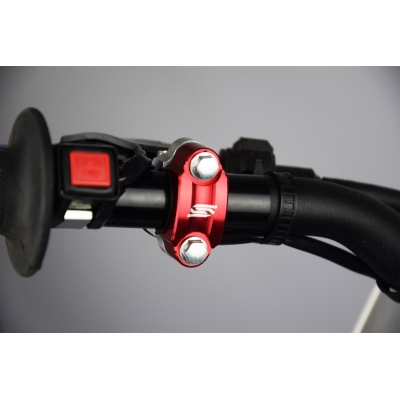 Abrazadera de barra giratoria SCAR universal Rojo - motoscamaralweb.com