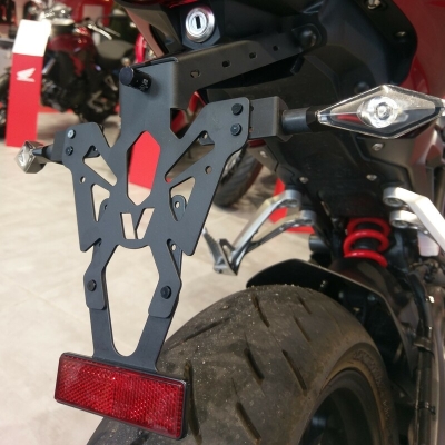 Portamatrículas Honda CB125R/300R negro V PARTS - motoscamaralweb.com