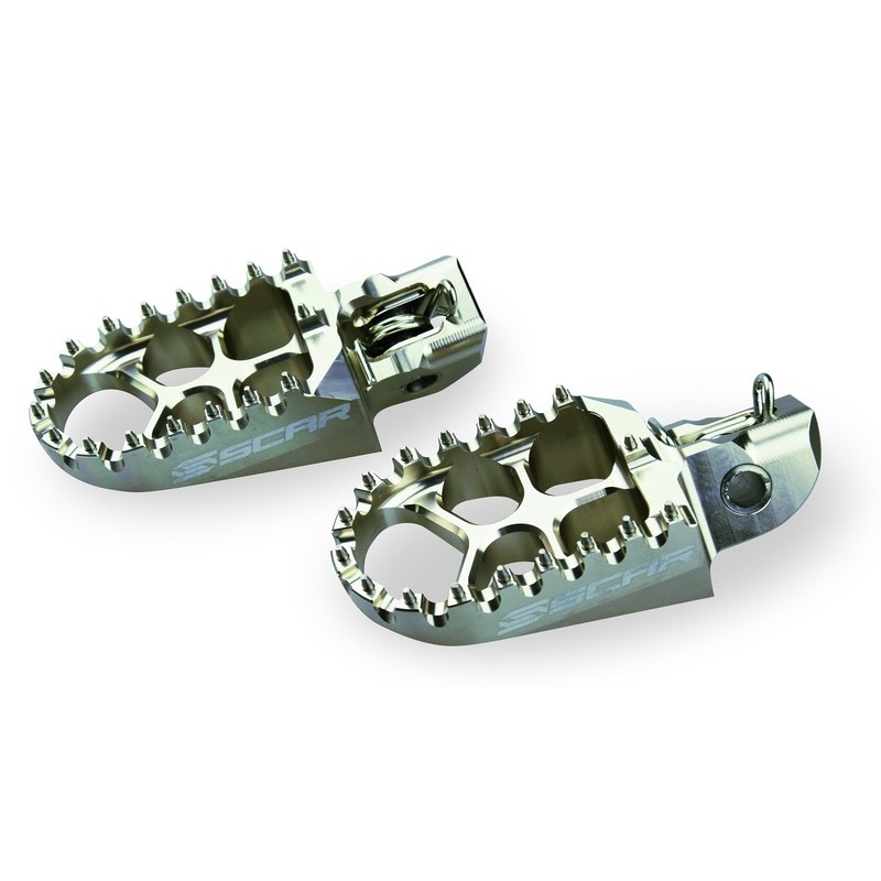Estriberas SCAR EVO - Plata - motoscamaralweb.com Estriberas SCAR EVO - Plata - motoscamaralweb.com