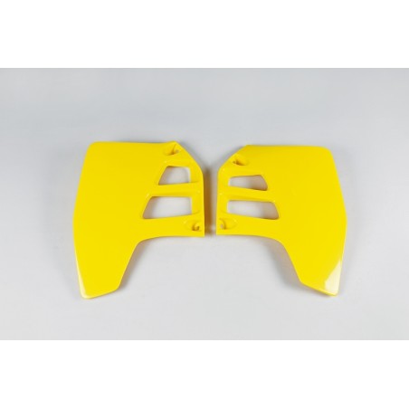 Plásticos laterales de radiador UFO Suzuki amarillo SU02909-101 - motoscamaralweb.com