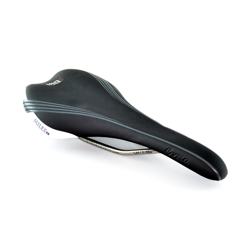 Sillín bicicleta Racing VELO Miles I VL1411 negro raíles titanio. Masculino. Negro/Blanco - motoscamaralweb.com Sillín bicicleta Racing VELO Miles I VL1411 negro raíles titanio. Masculino. Negro/Blanco - motoscamaralweb.com