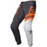 Pantalón Infantil Answer SYNCRON VOYD Antracita/Gris/Naranja. Talla Y22 - motoscamaralweb.com